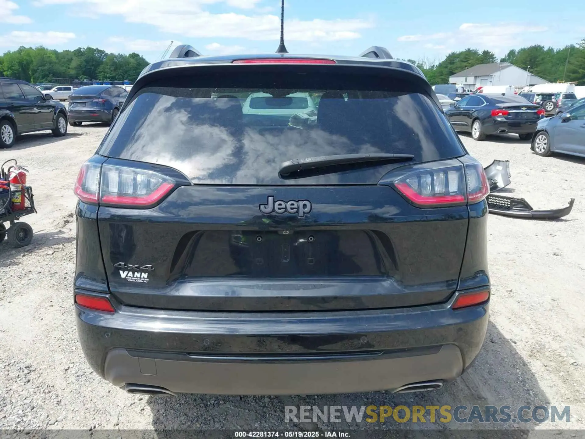 16 Photograph of a damaged car 1C4PJMDX4LD527191 JEEP CHEROKEE 2020
