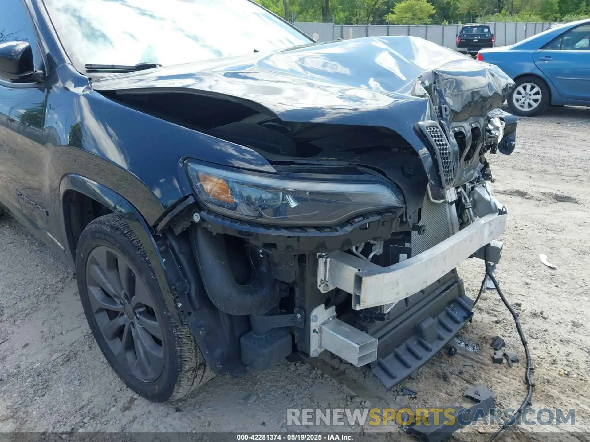 17 Photograph of a damaged car 1C4PJMDX4LD527191 JEEP CHEROKEE 2020