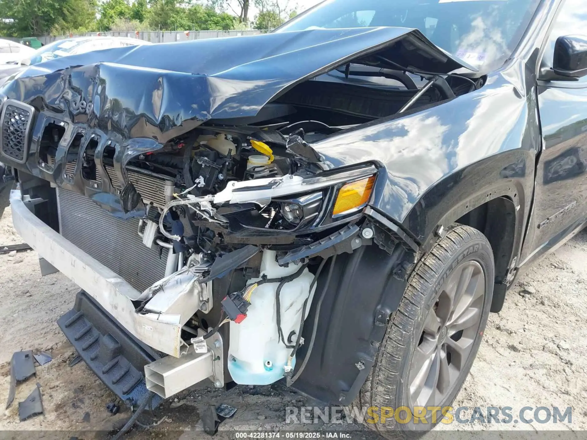 6 Photograph of a damaged car 1C4PJMDX4LD527191 JEEP CHEROKEE 2020