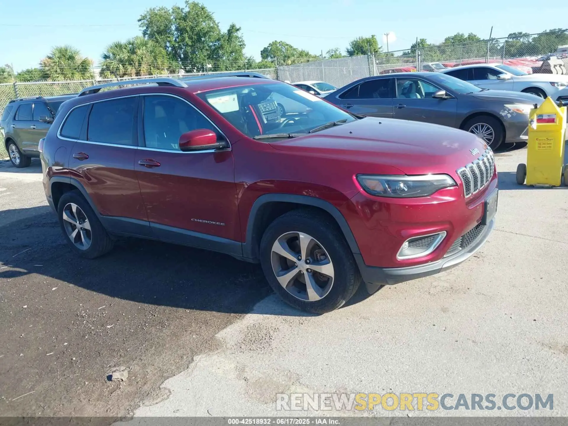 1 Photograph of a damaged car 1C4PJMDX5LD567098 JEEP CHEROKEE 2020