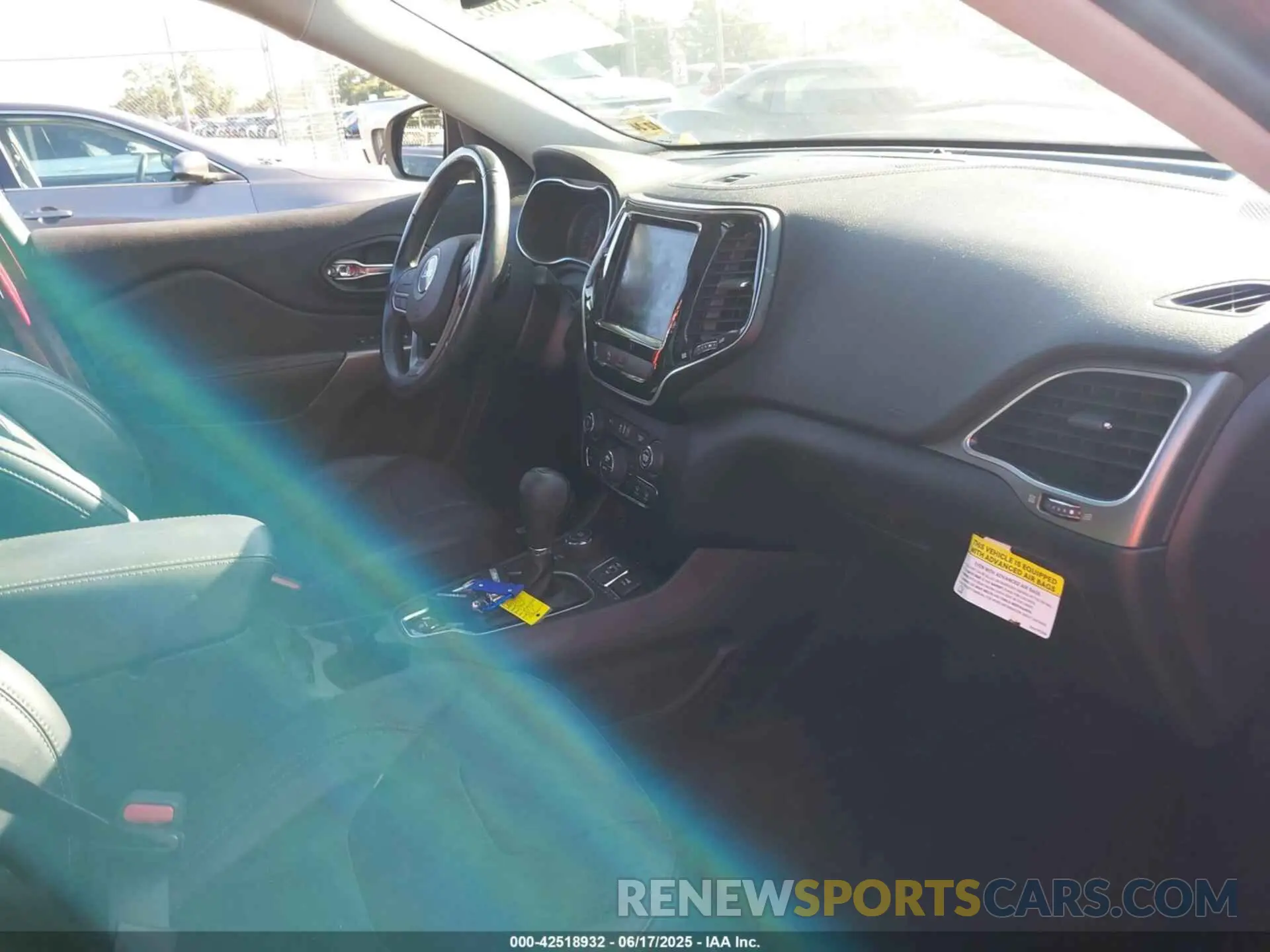 5 Photograph of a damaged car 1C4PJMDX5LD567098 JEEP CHEROKEE 2020