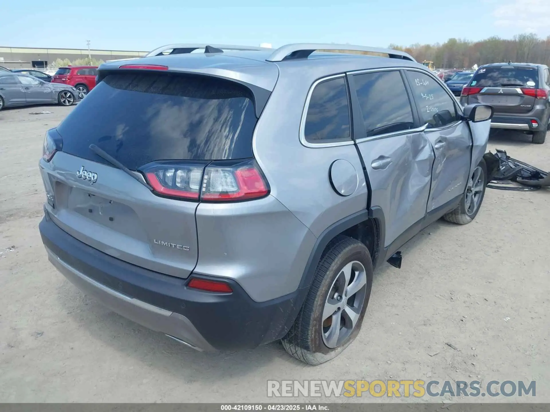 4 Photograph of a damaged car 1C4PJMDX5LD617675 JEEP CHEROKEE 2020