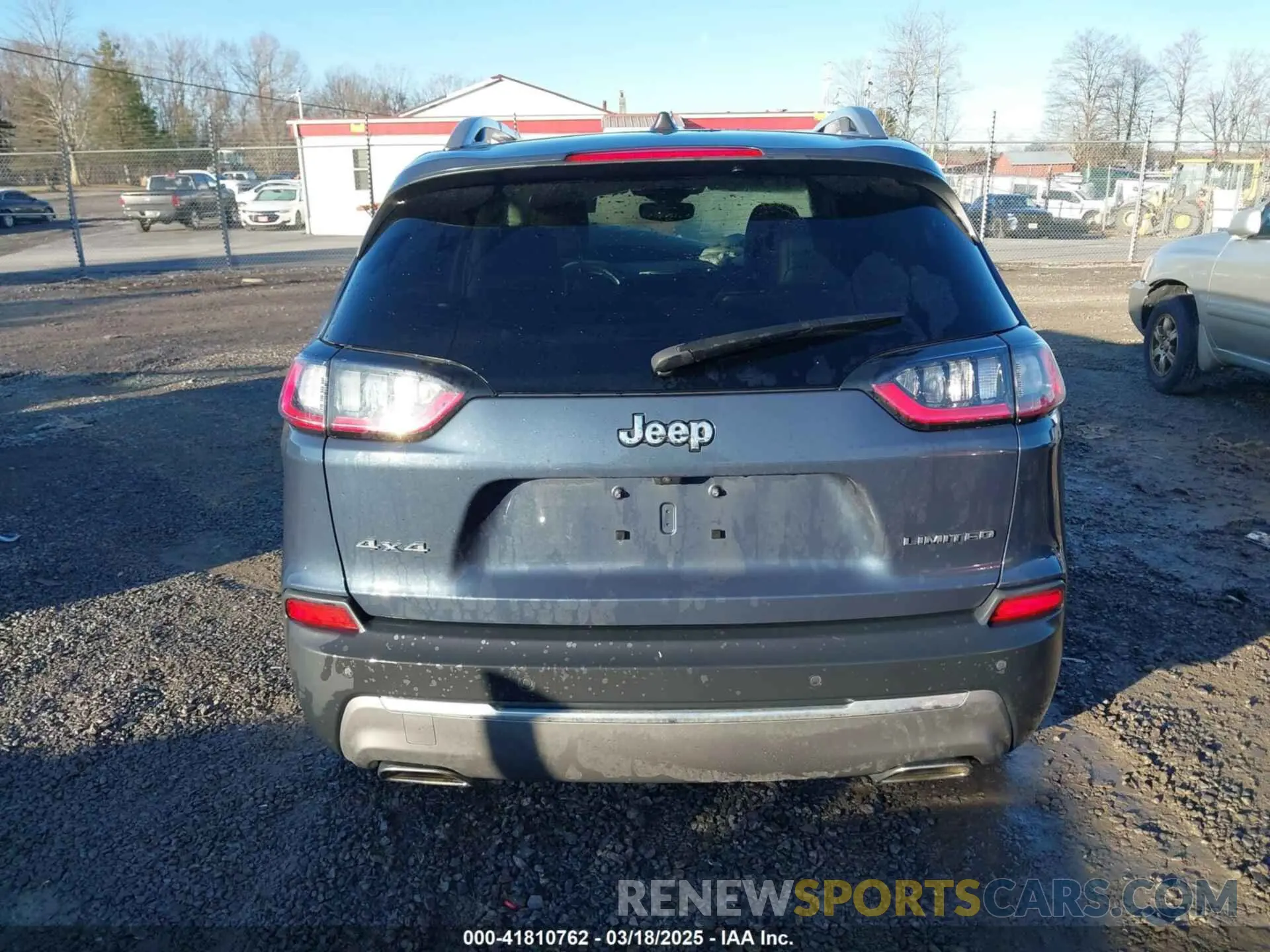 17 Photograph of a damaged car 1C4PJMDX5LD650885 JEEP CHEROKEE 2020
