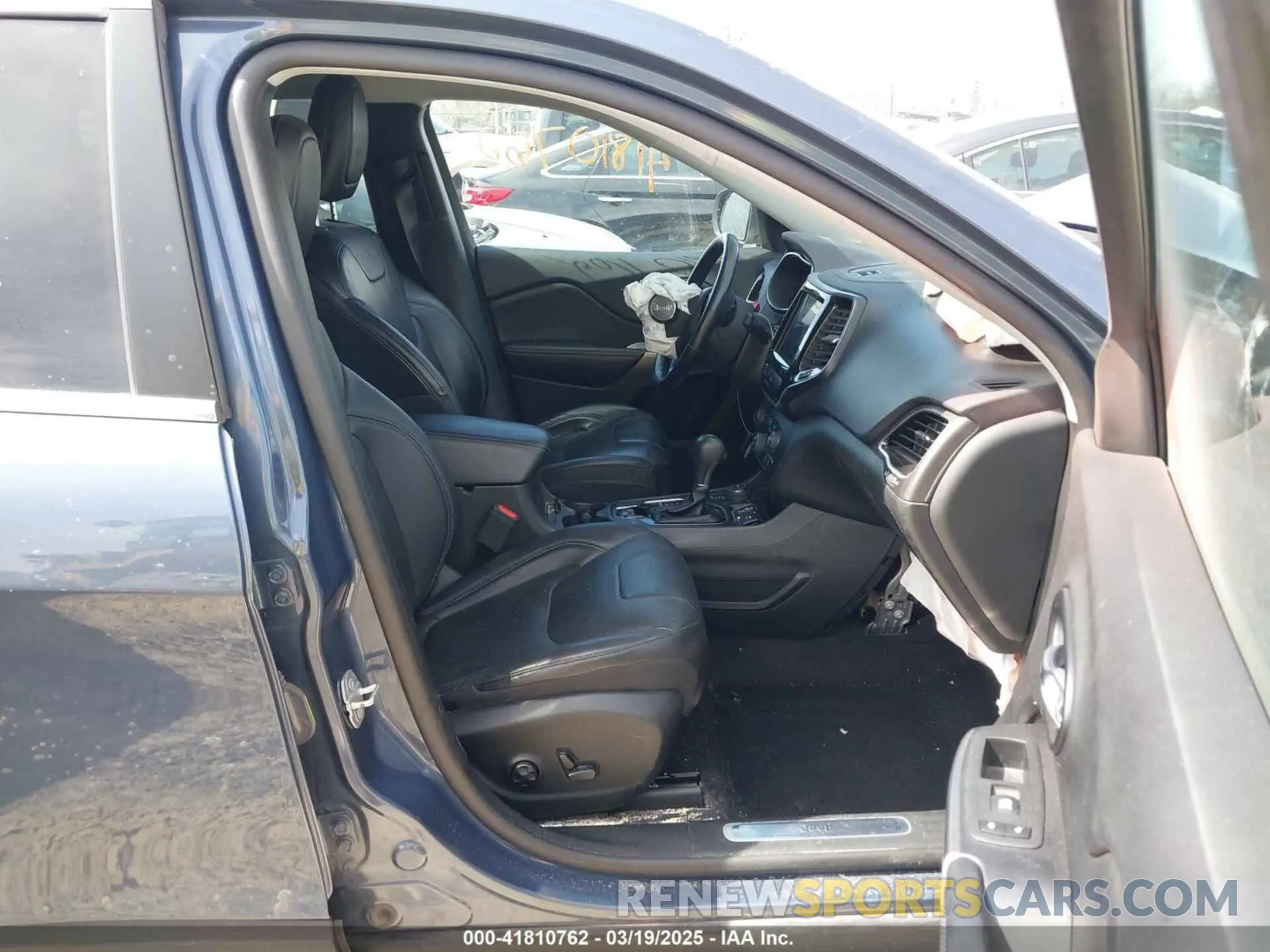 5 Photograph of a damaged car 1C4PJMDX5LD650885 JEEP CHEROKEE 2020