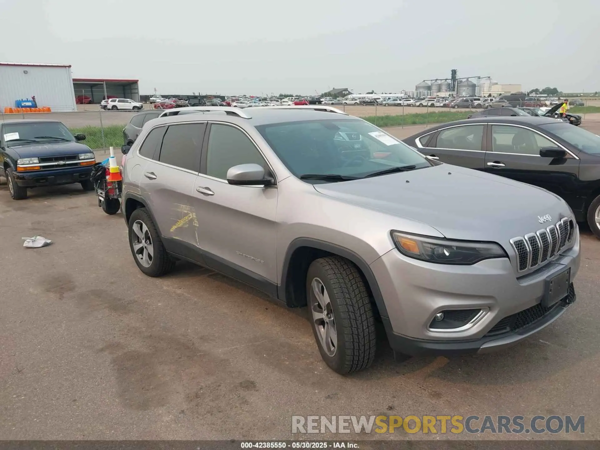 1 Photograph of a damaged car 1C4PJMDX6LD523966 JEEP CHEROKEE 2020