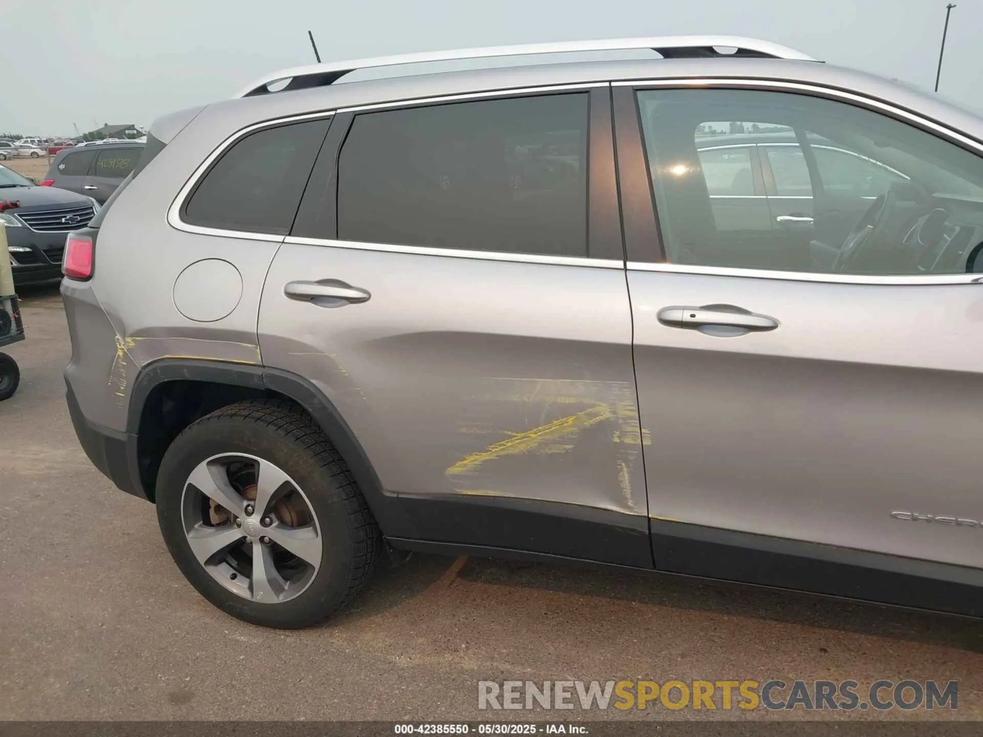 17 Photograph of a damaged car 1C4PJMDX6LD523966 JEEP CHEROKEE 2020