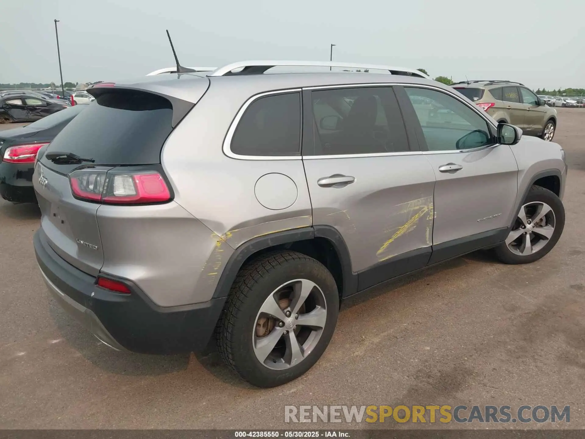 4 Photograph of a damaged car 1C4PJMDX6LD523966 JEEP CHEROKEE 2020