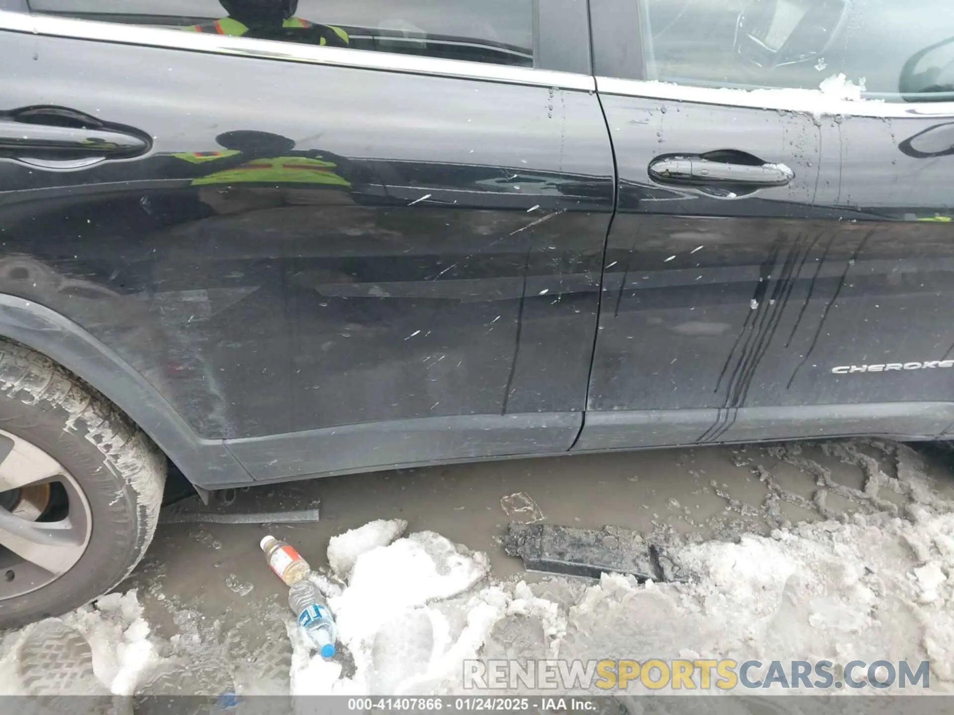 13 Photograph of a damaged car 1C4PJMDX6LD597095 JEEP CHEROKEE 2020
