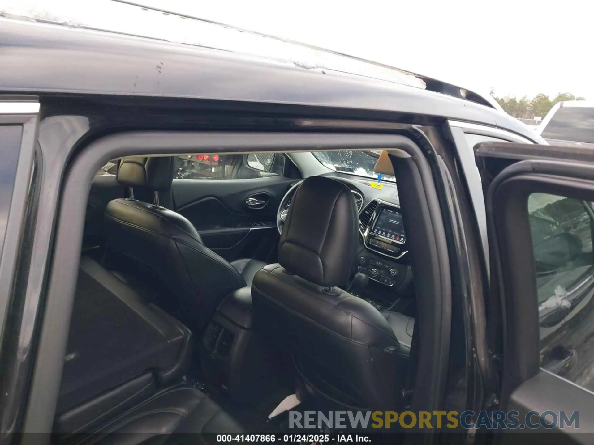 8 Photograph of a damaged car 1C4PJMDX6LD597095 JEEP CHEROKEE 2020