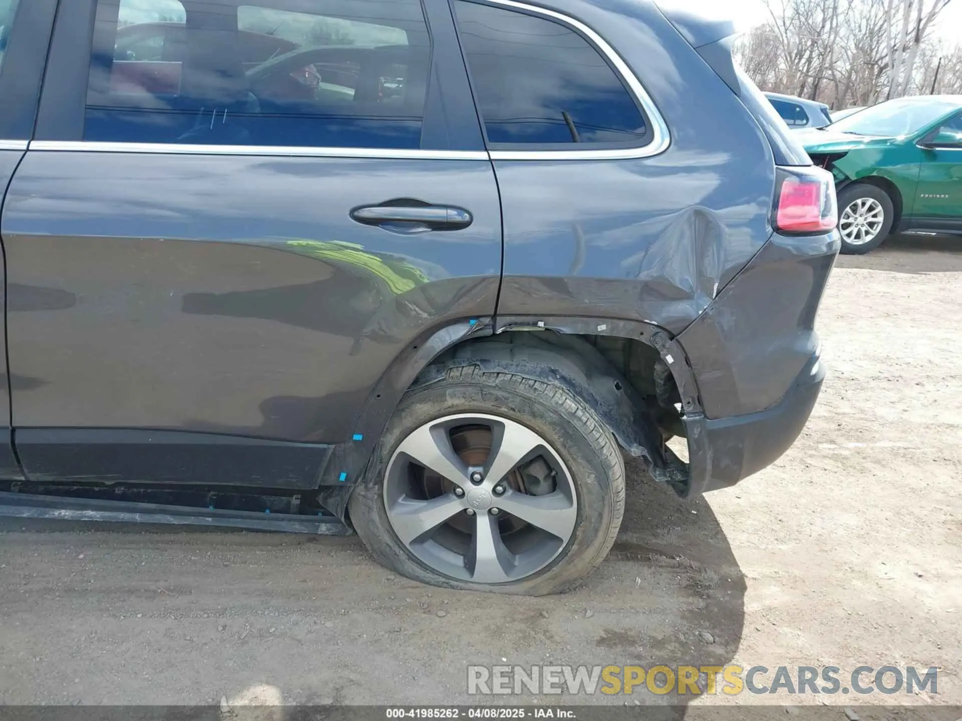 17 Photograph of a damaged car 1C4PJMDX6LD609777 JEEP CHEROKEE 2020