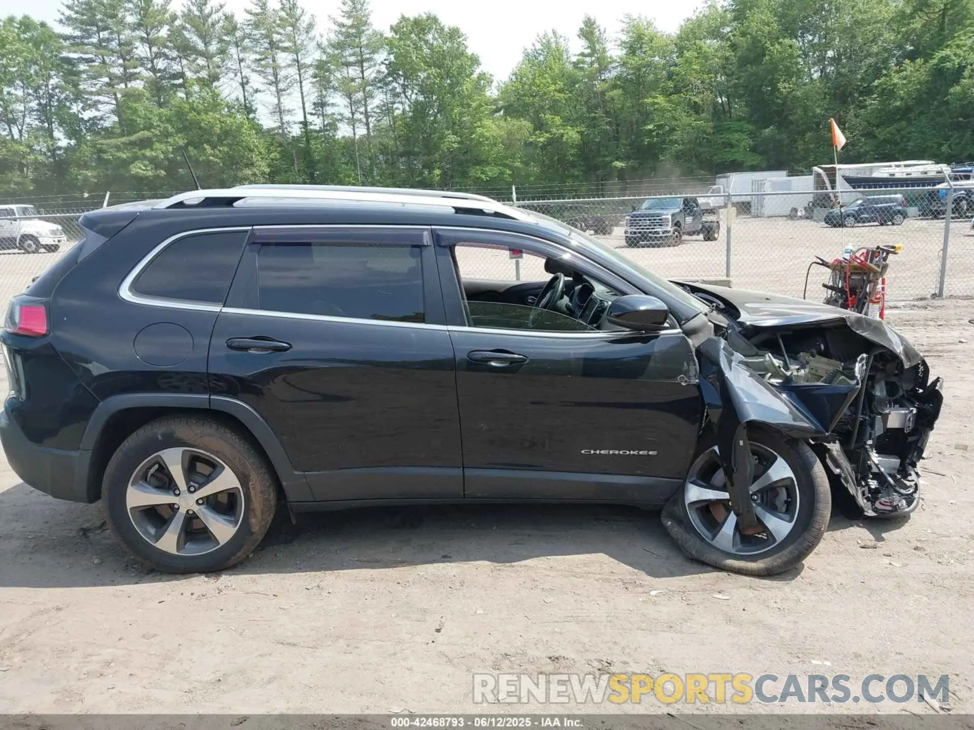 14 Photograph of a damaged car 1C4PJMDX7LD522471 JEEP CHEROKEE 2020