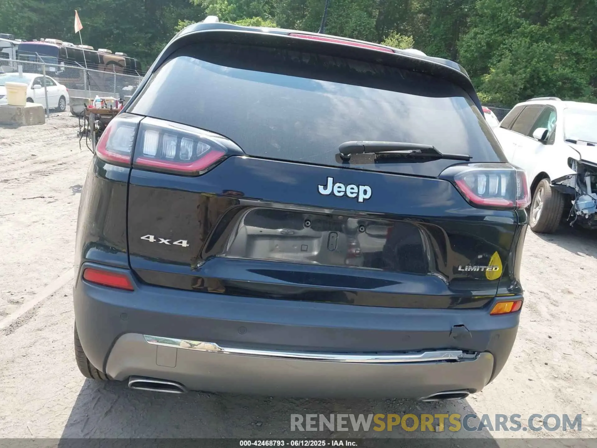 17 Photograph of a damaged car 1C4PJMDX7LD522471 JEEP CHEROKEE 2020