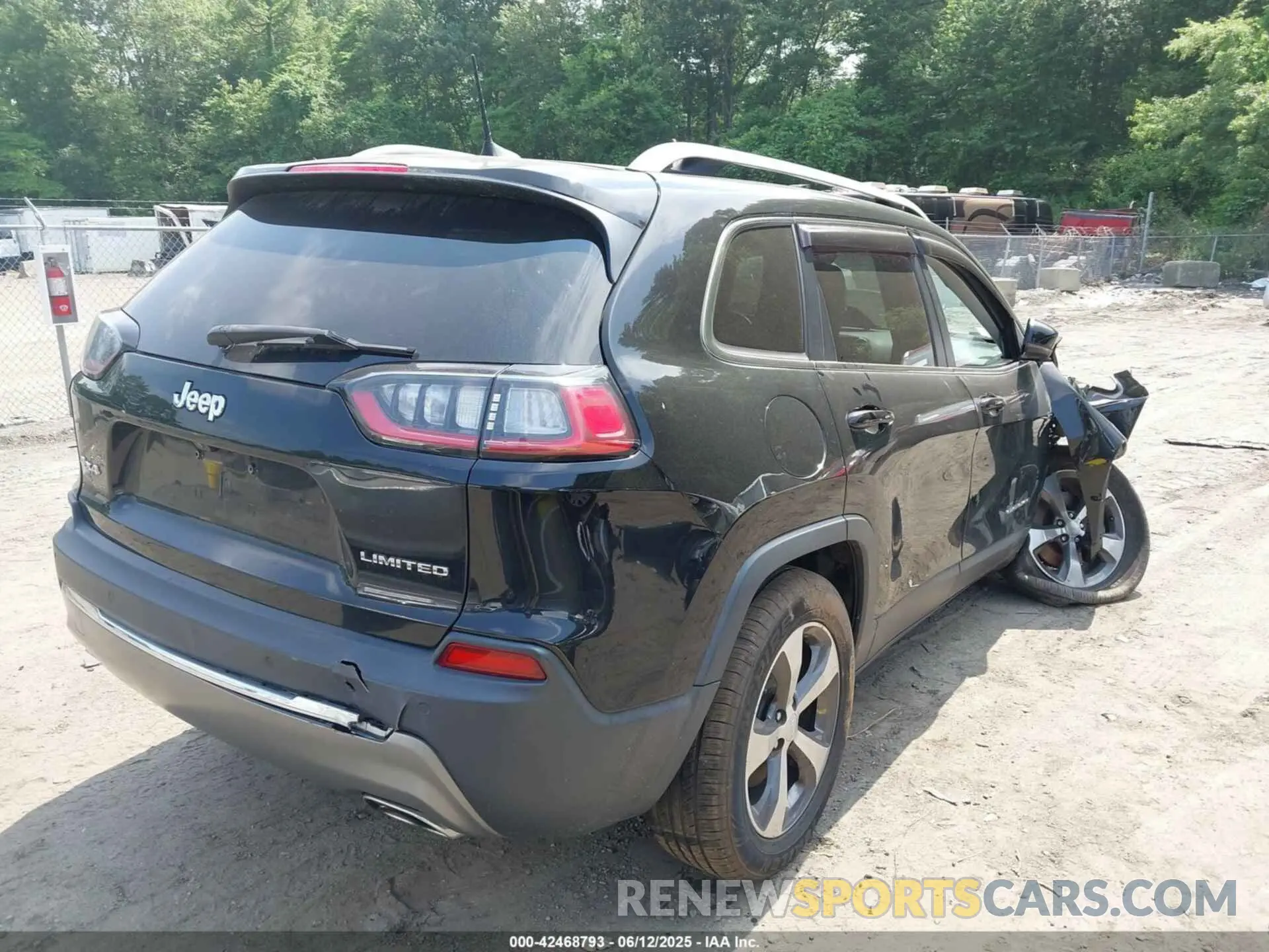 4 Photograph of a damaged car 1C4PJMDX7LD522471 JEEP CHEROKEE 2020