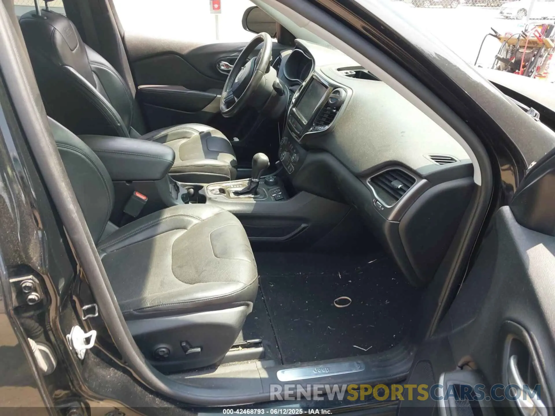 5 Photograph of a damaged car 1C4PJMDX7LD522471 JEEP CHEROKEE 2020