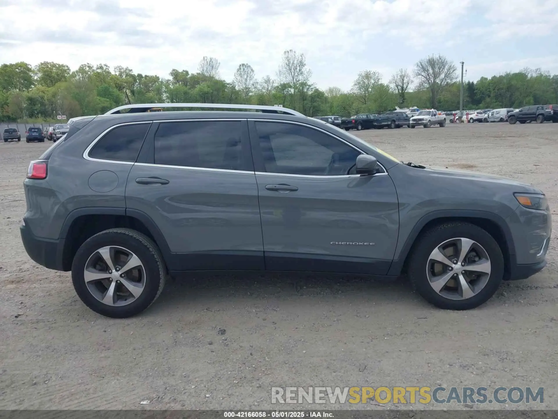 14 Photograph of a damaged car 1C4PJMDX7LD574229 JEEP CHEROKEE 2020