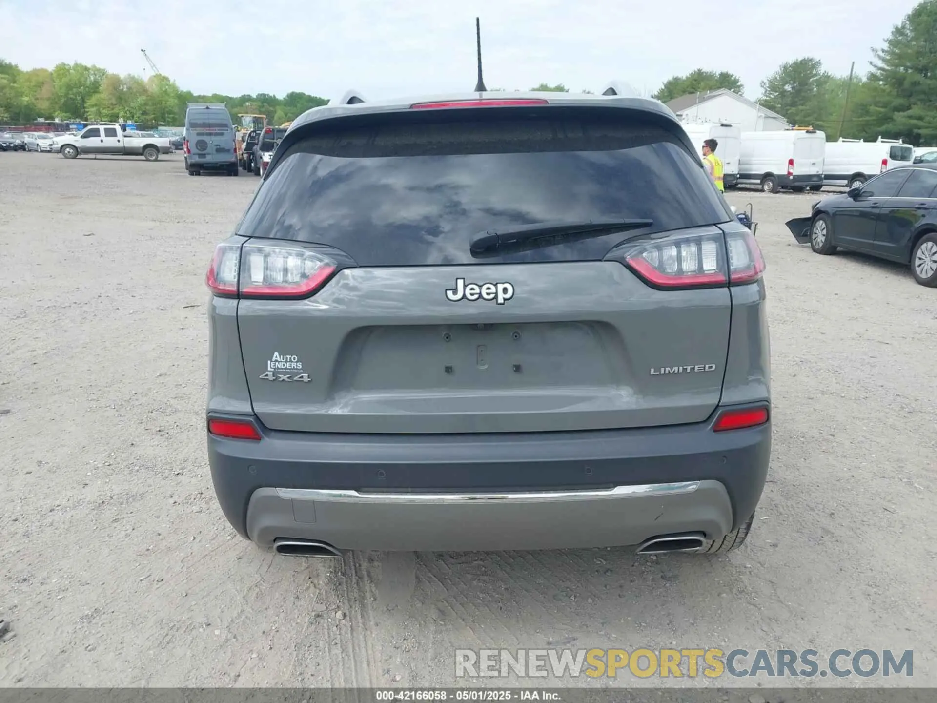 17 Photograph of a damaged car 1C4PJMDX7LD574229 JEEP CHEROKEE 2020