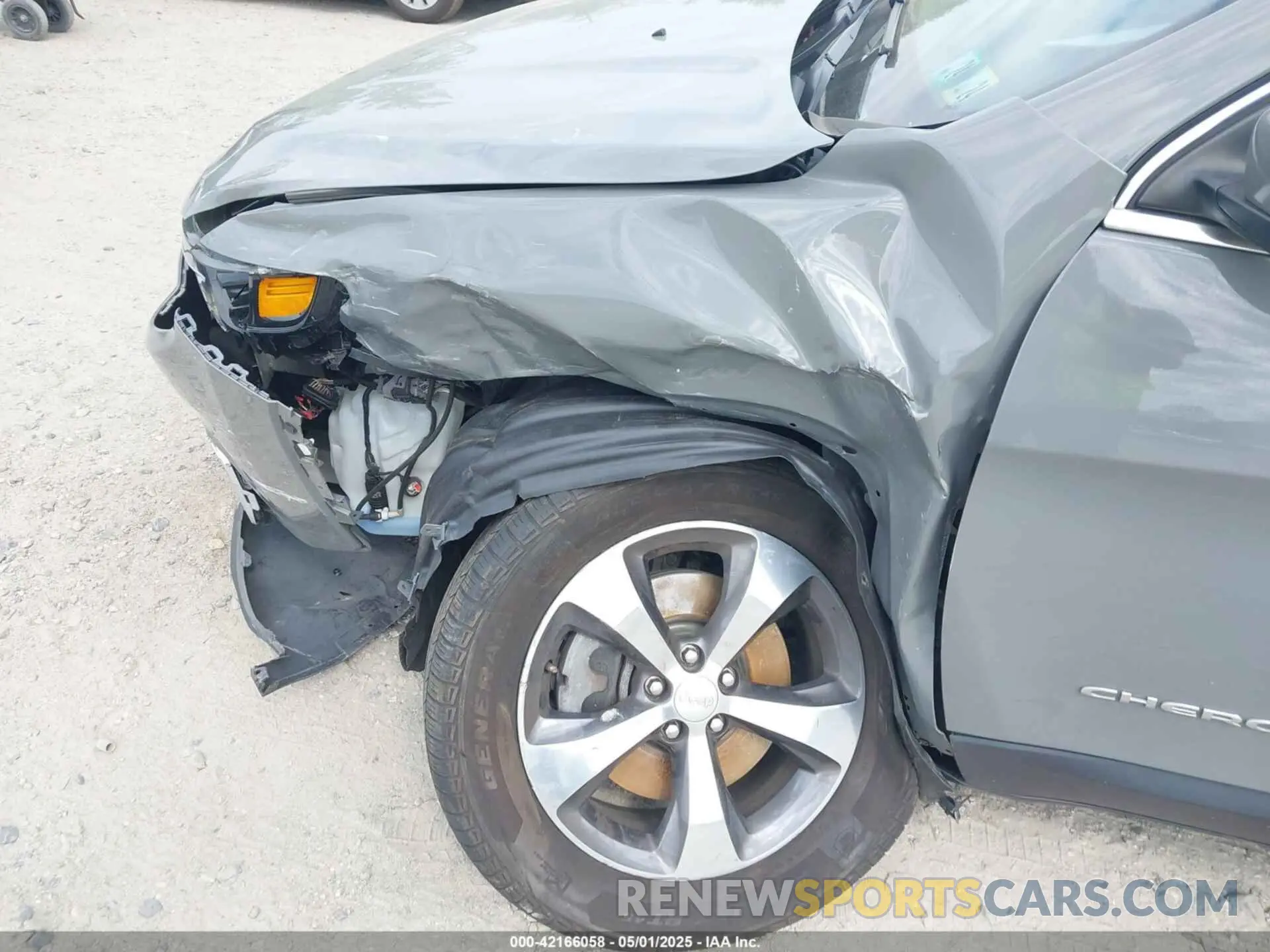 18 Photograph of a damaged car 1C4PJMDX7LD574229 JEEP CHEROKEE 2020