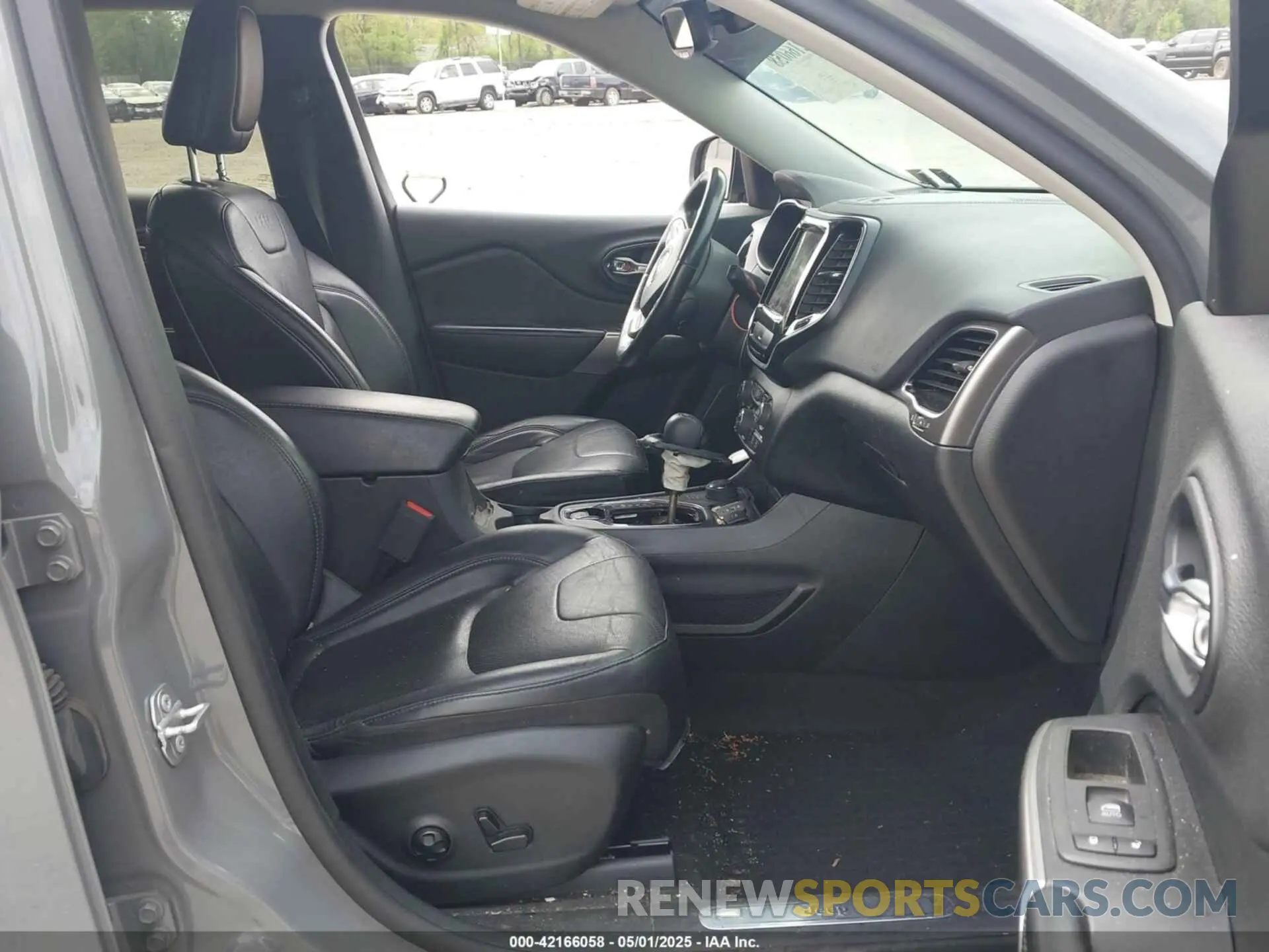 5 Photograph of a damaged car 1C4PJMDX7LD574229 JEEP CHEROKEE 2020