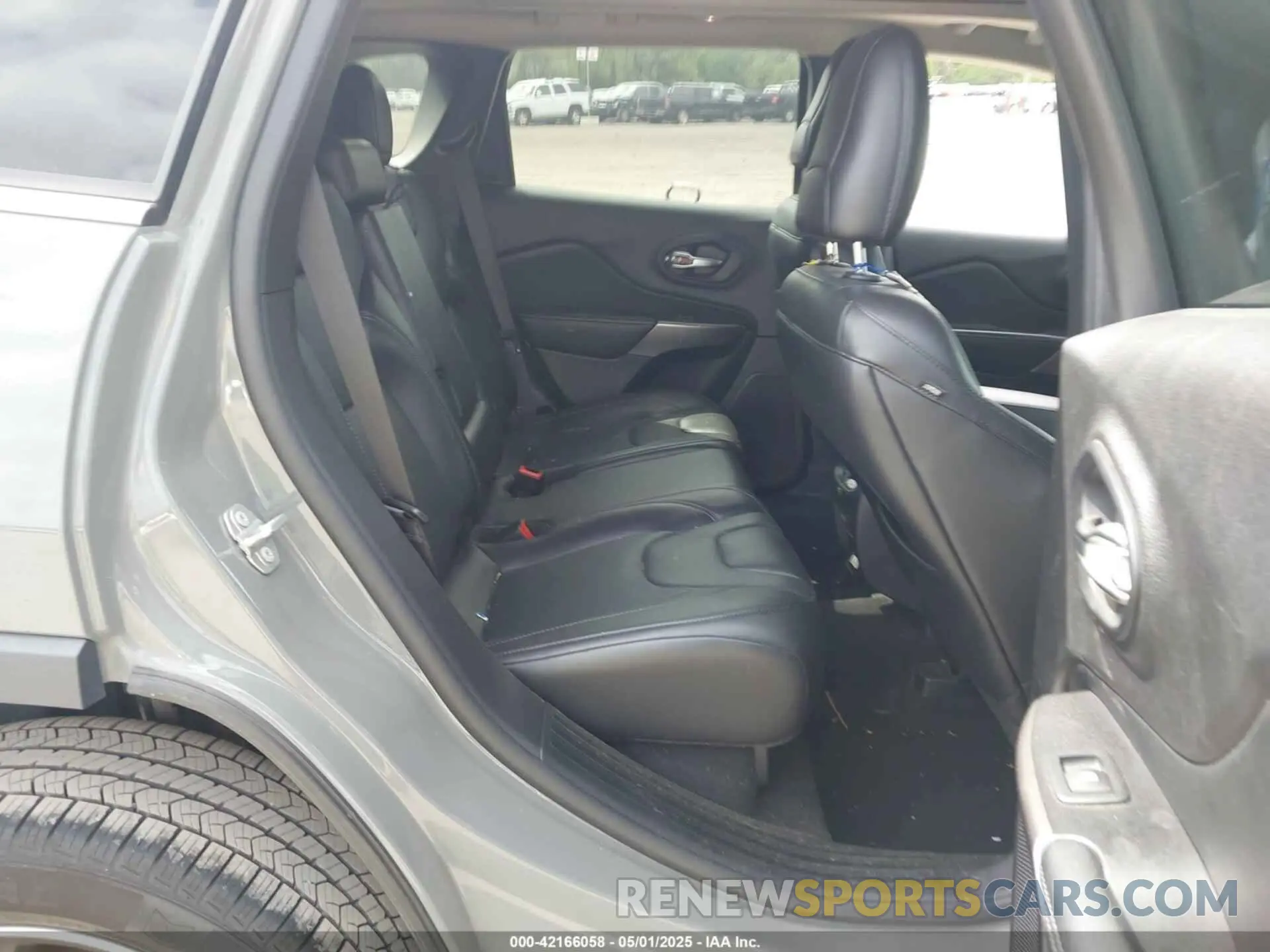 8 Photograph of a damaged car 1C4PJMDX7LD574229 JEEP CHEROKEE 2020