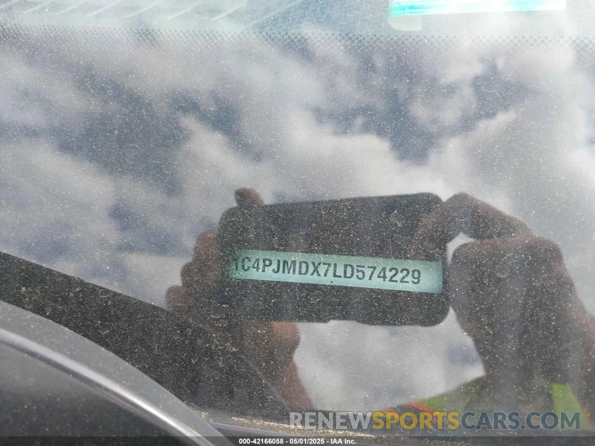 9 Photograph of a damaged car 1C4PJMDX7LD574229 JEEP CHEROKEE 2020