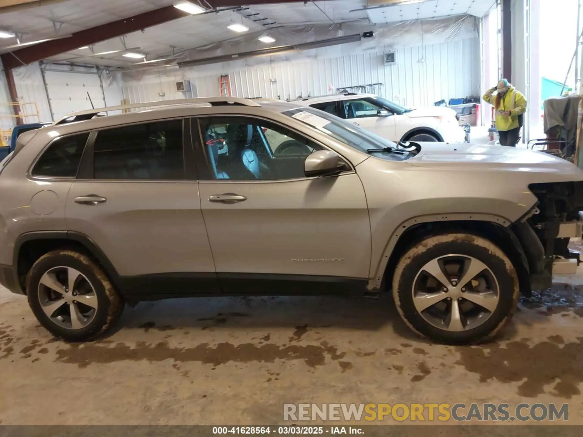 13 Photograph of a damaged car 1C4PJMDX7LD595128 JEEP CHEROKEE 2020