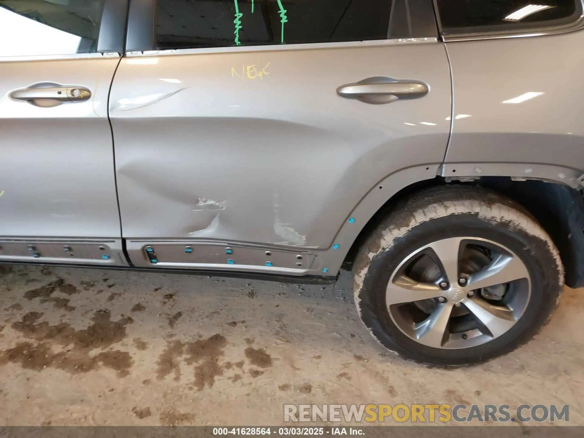 6 Photograph of a damaged car 1C4PJMDX7LD595128 JEEP CHEROKEE 2020