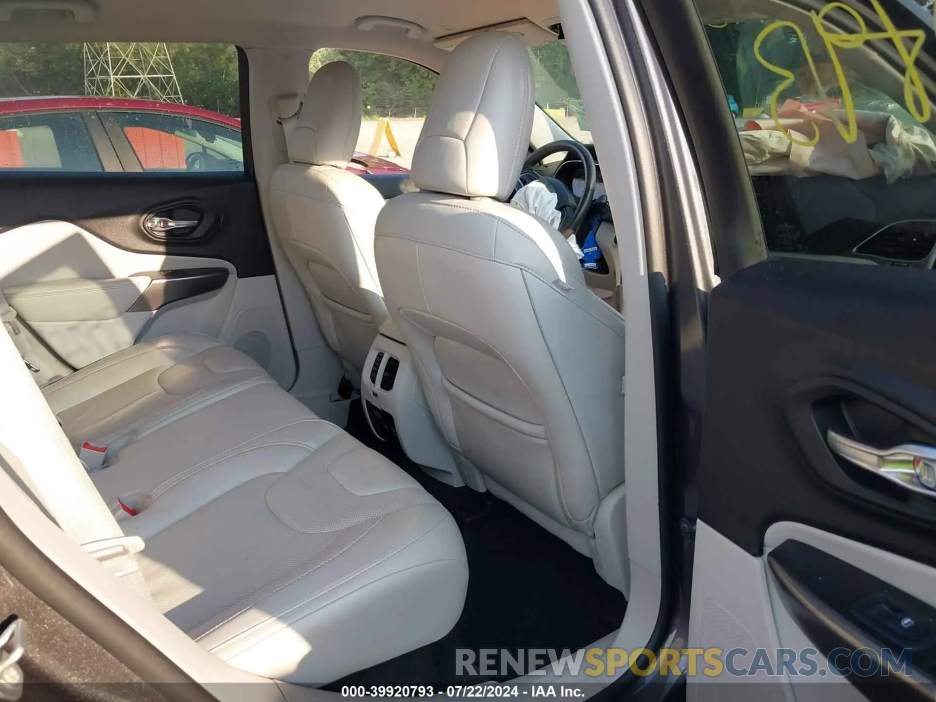 8 Photograph of a damaged car 1C4PJMDX8LD527369 JEEP CHEROKEE 2020