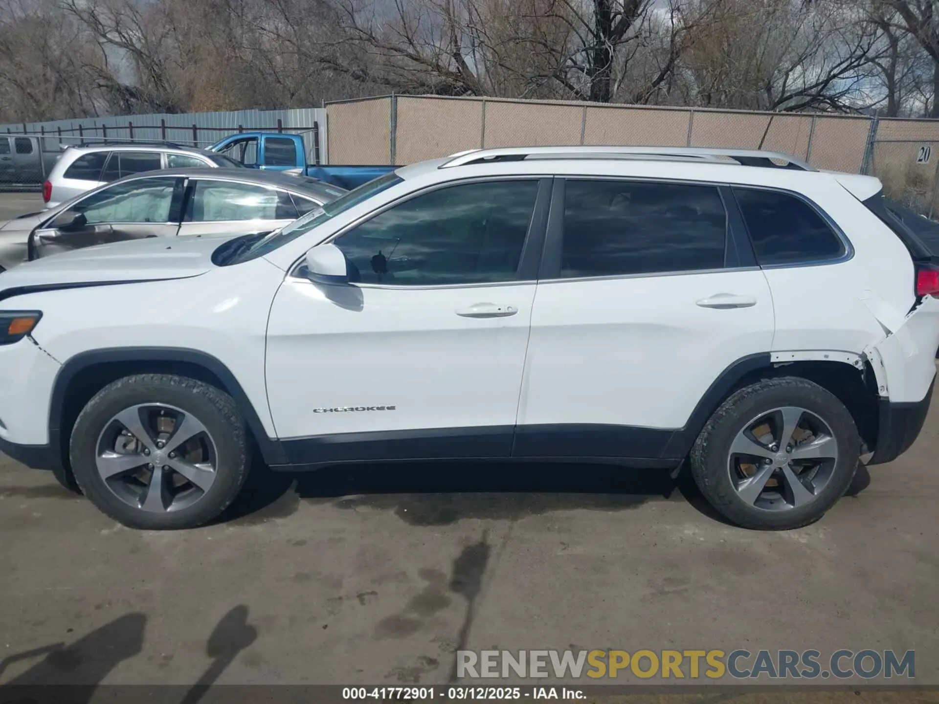 14 Photograph of a damaged car 1C4PJMDX8LD544589 JEEP CHEROKEE 2020