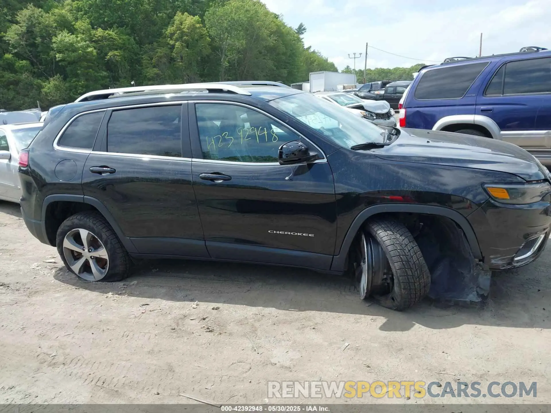 13 Photograph of a damaged car 1C4PJMDX8LD607075 JEEP CHEROKEE 2020