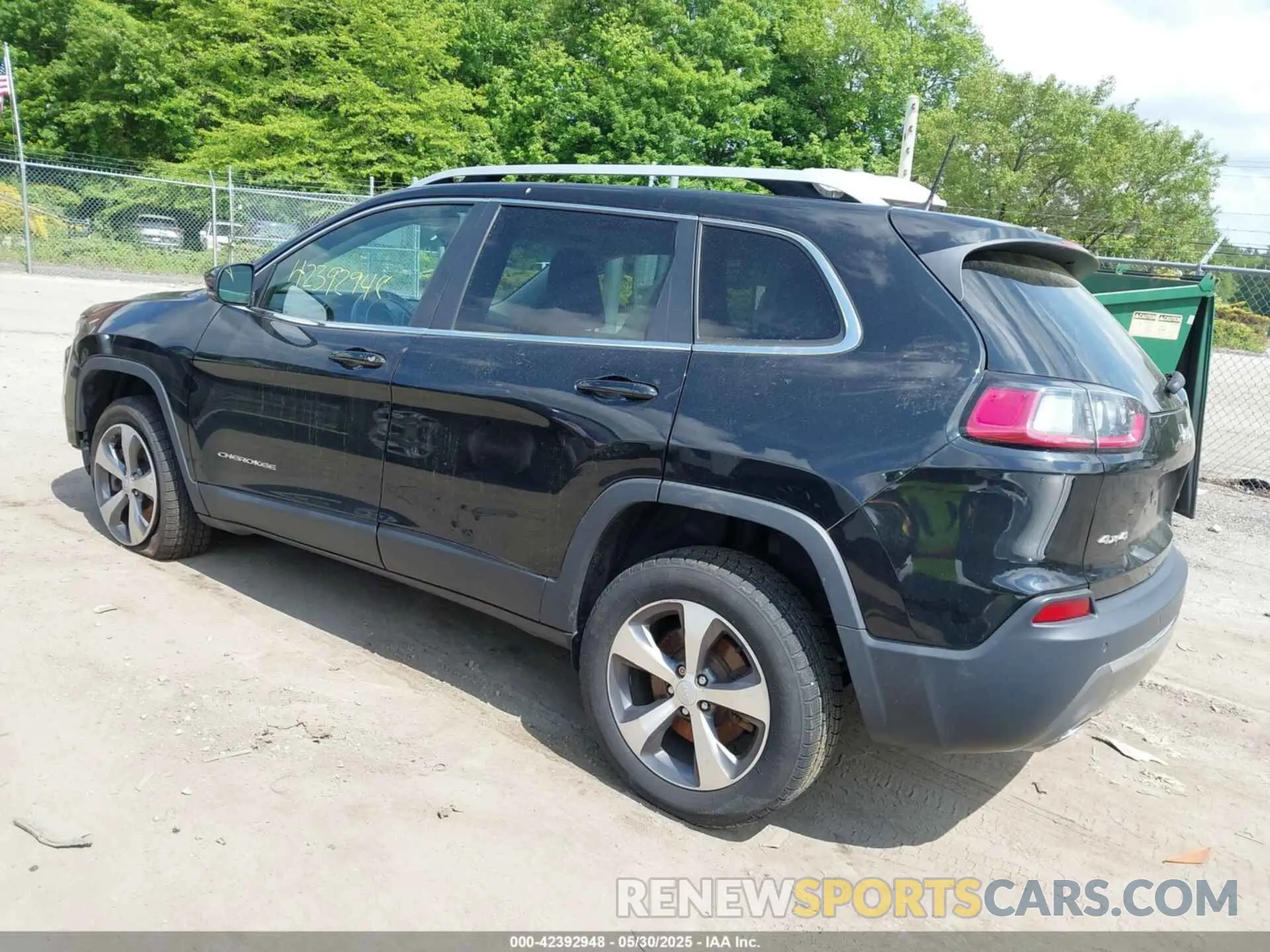 3 Photograph of a damaged car 1C4PJMDX8LD607075 JEEP CHEROKEE 2020