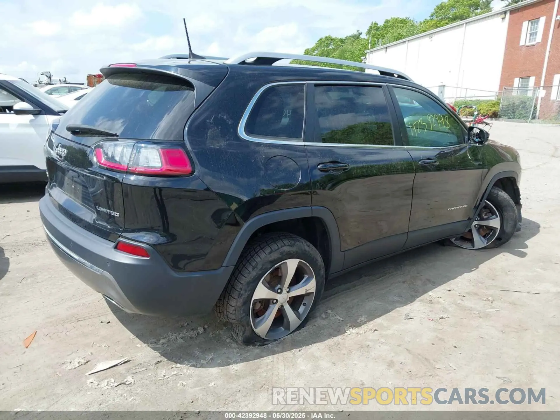 4 Photograph of a damaged car 1C4PJMDX8LD607075 JEEP CHEROKEE 2020