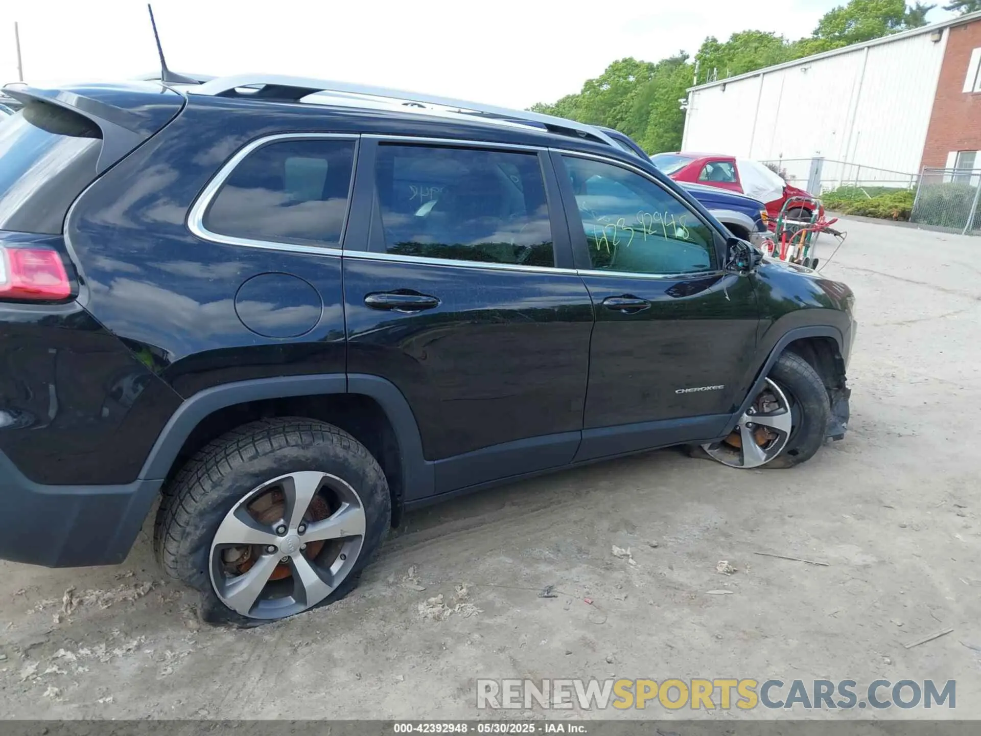 6 Photograph of a damaged car 1C4PJMDX8LD607075 JEEP CHEROKEE 2020