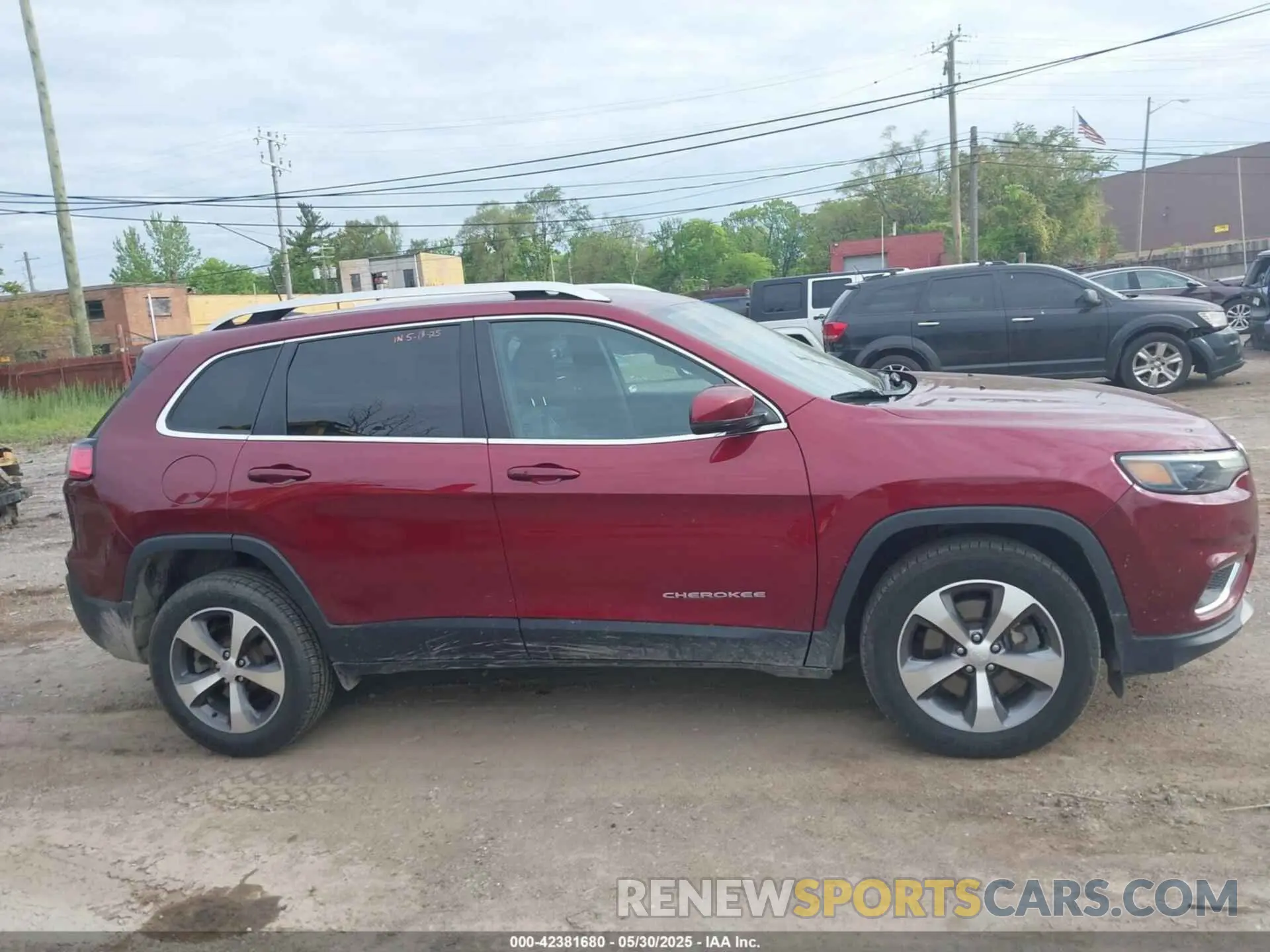 13 Photograph of a damaged car 1C4PJMDX8LD608114 JEEP CHEROKEE 2020