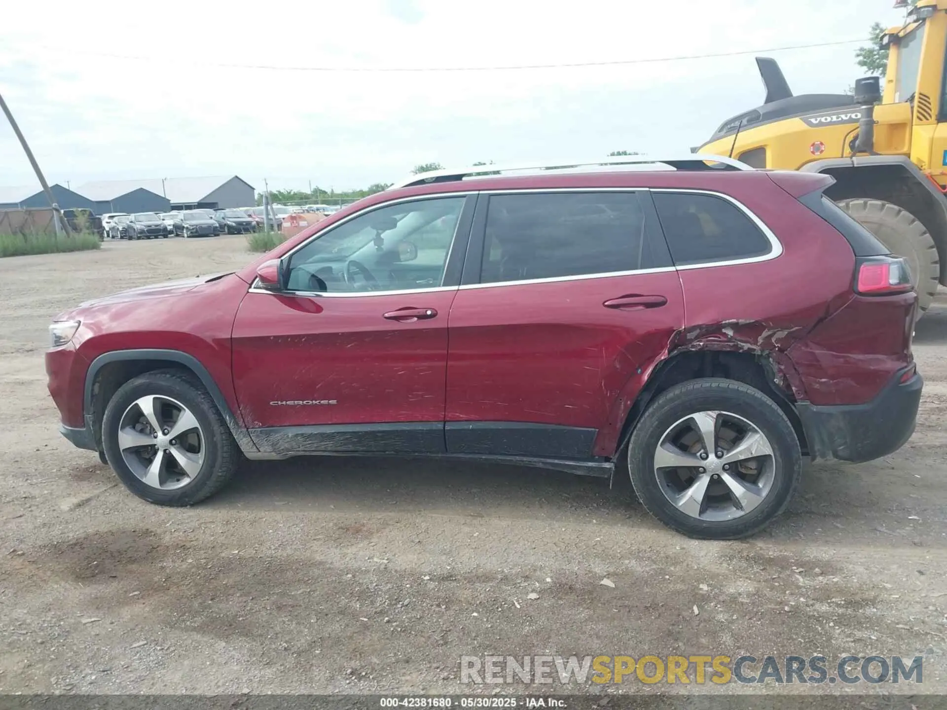 14 Photograph of a damaged car 1C4PJMDX8LD608114 JEEP CHEROKEE 2020