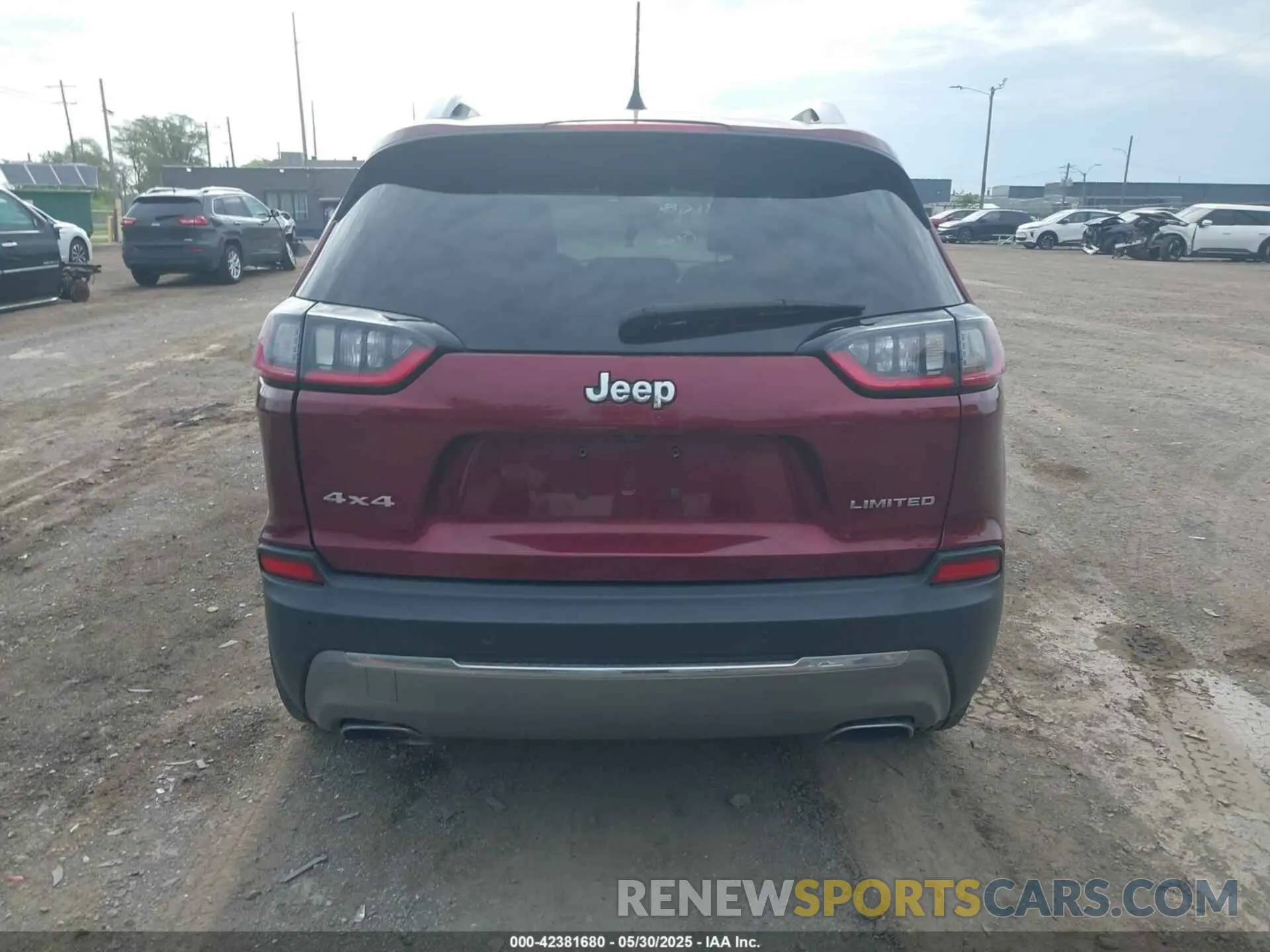 16 Photograph of a damaged car 1C4PJMDX8LD608114 JEEP CHEROKEE 2020