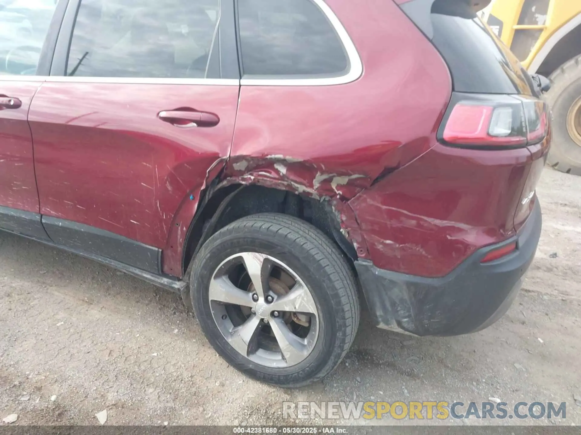 6 Photograph of a damaged car 1C4PJMDX8LD608114 JEEP CHEROKEE 2020
