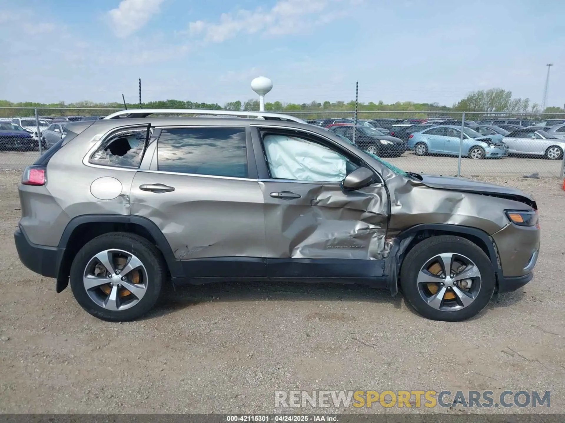 13 Photograph of a damaged car 1C4PJMDX9LD538879 JEEP CHEROKEE 2020