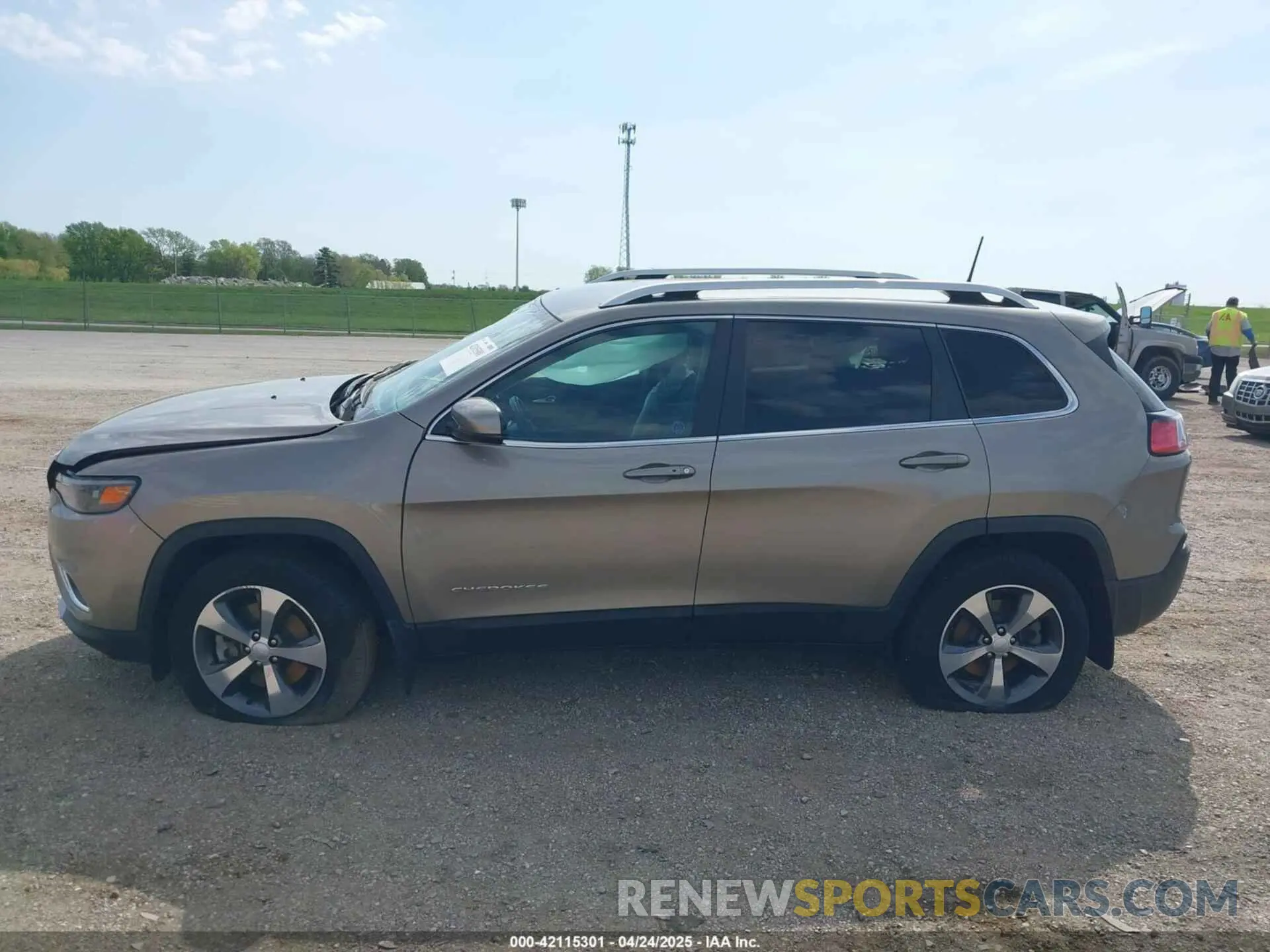 14 Photograph of a damaged car 1C4PJMDX9LD538879 JEEP CHEROKEE 2020