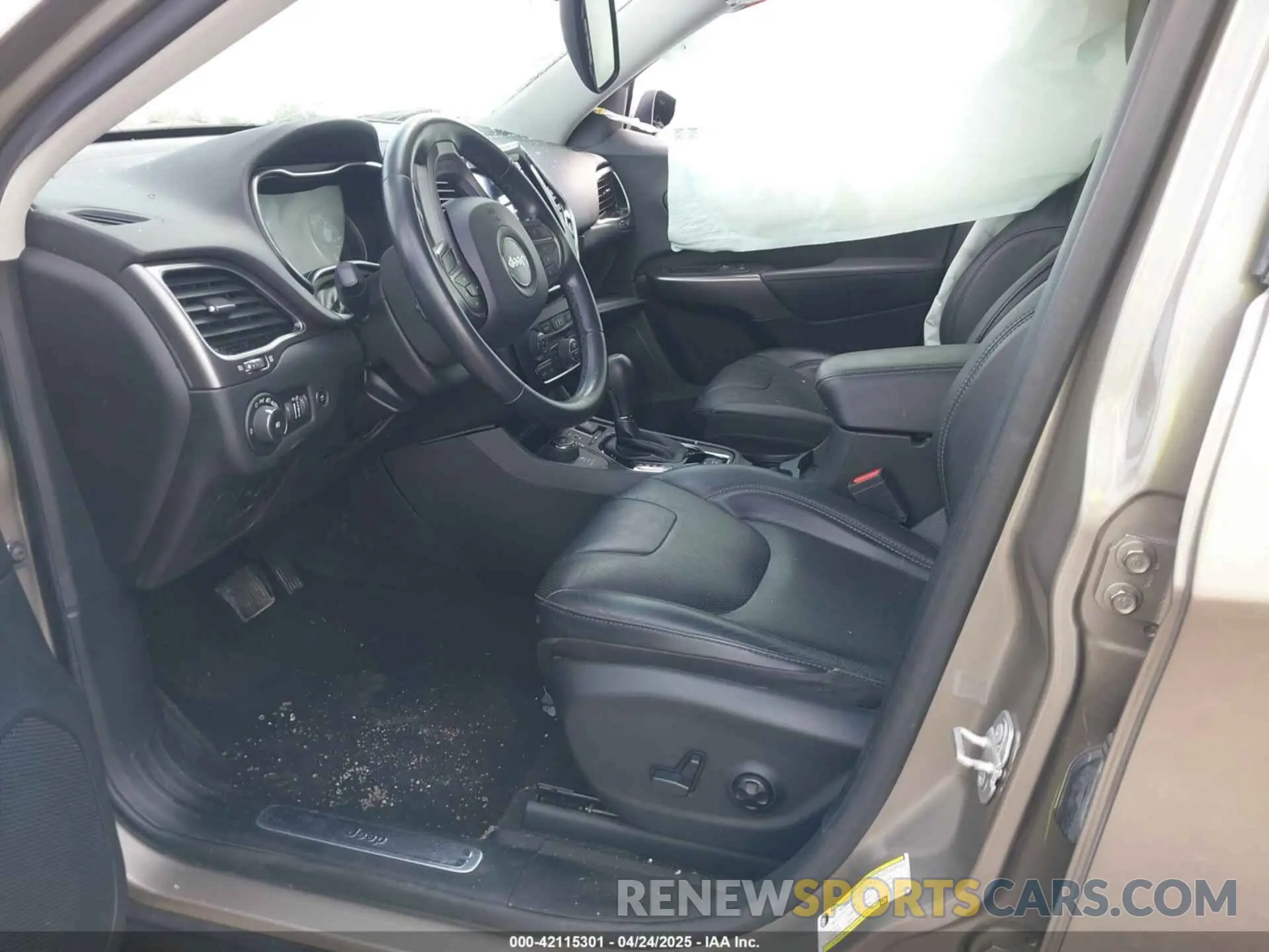 5 Photograph of a damaged car 1C4PJMDX9LD538879 JEEP CHEROKEE 2020