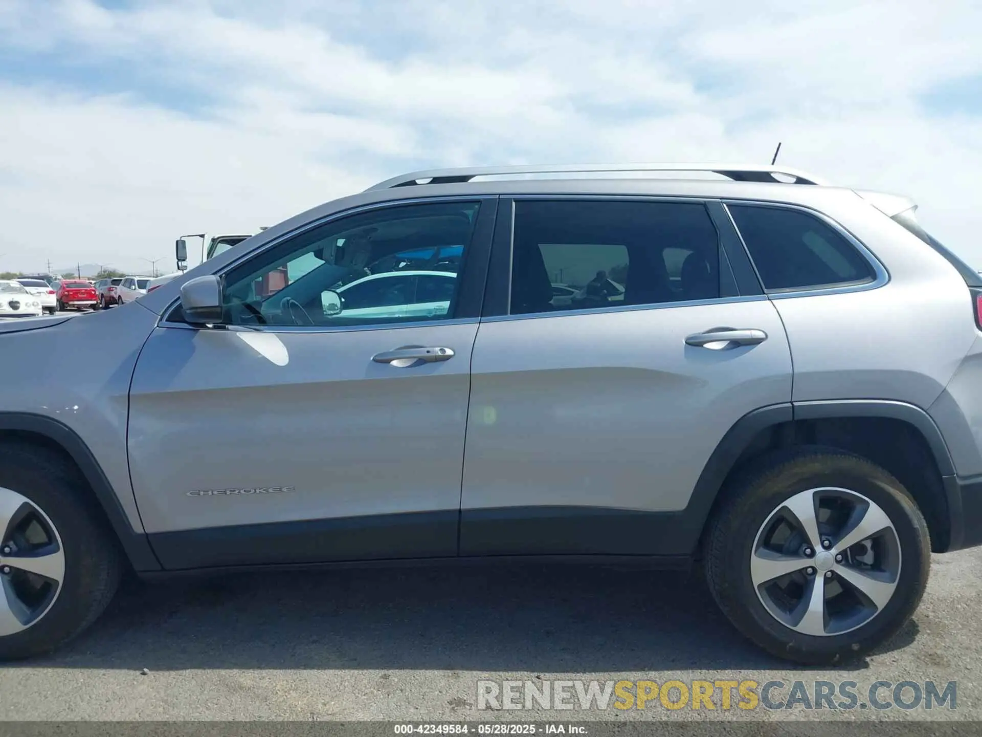 14 Photograph of a damaged car 1C4PJMDX9LD590349 JEEP CHEROKEE 2020