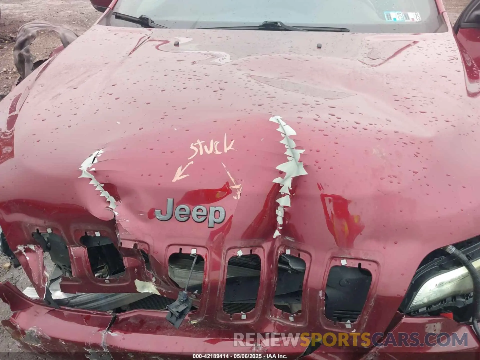 10 Photograph of a damaged car 1C4PJMDXXLD607790 JEEP CHEROKEE 2020