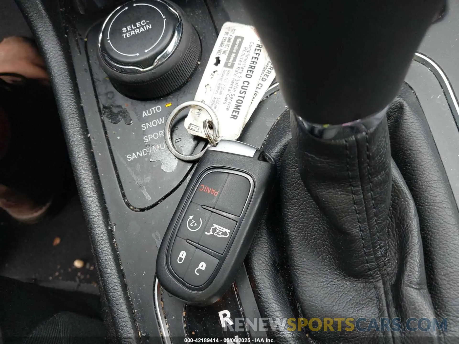 11 Photograph of a damaged car 1C4PJMDXXLD607790 JEEP CHEROKEE 2020