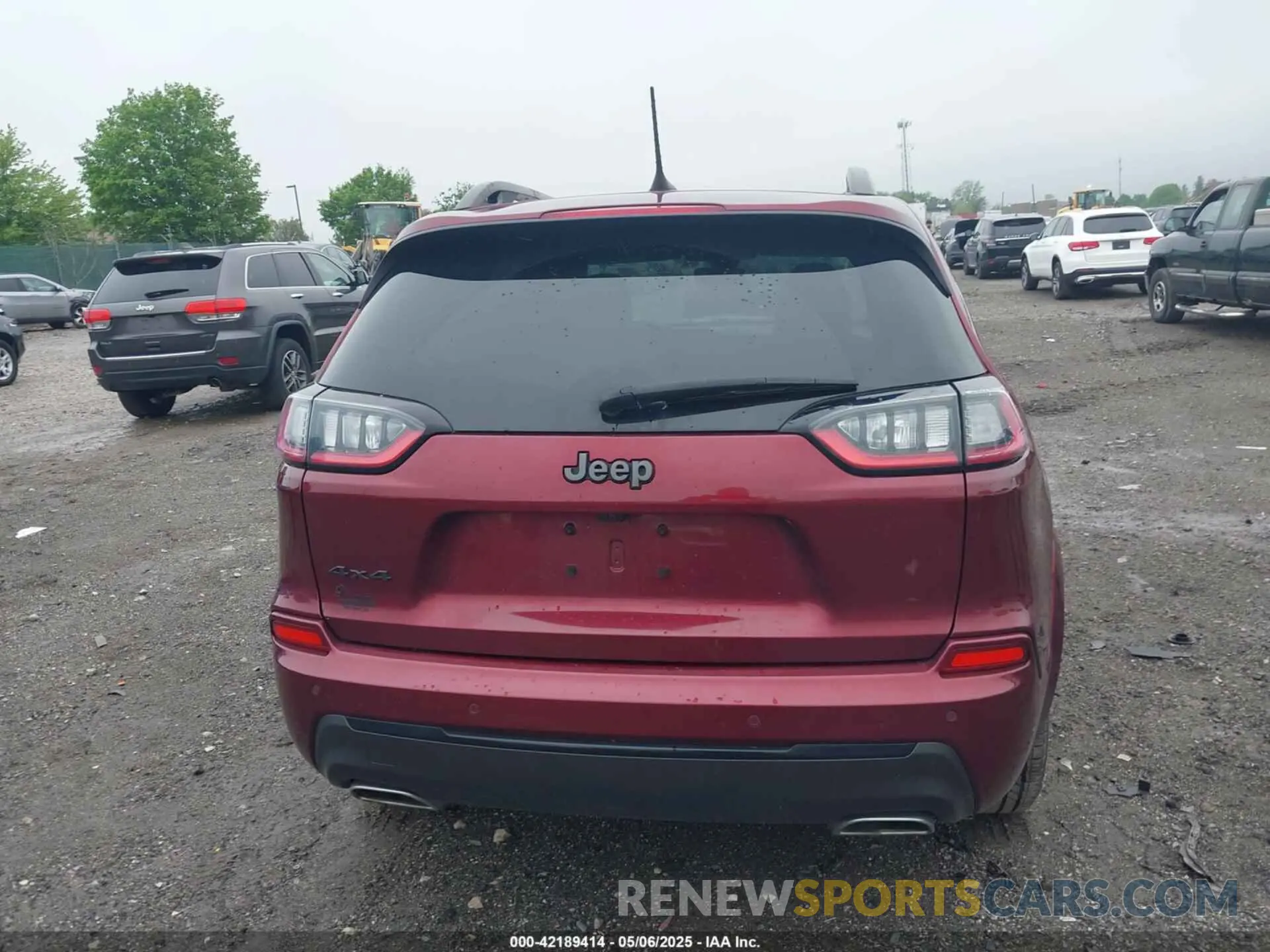 17 Photograph of a damaged car 1C4PJMDXXLD607790 JEEP CHEROKEE 2020