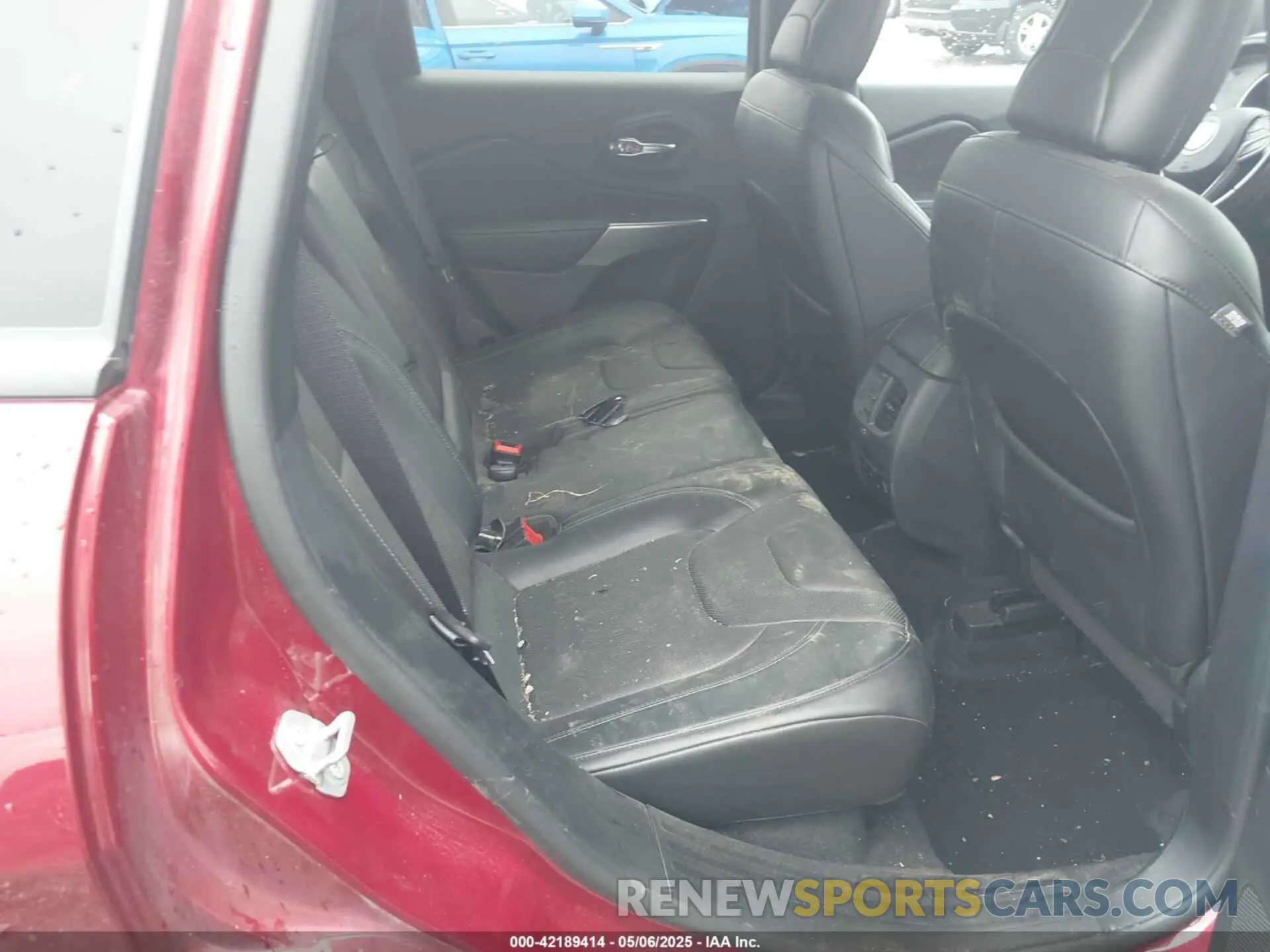 8 Photograph of a damaged car 1C4PJMDXXLD607790 JEEP CHEROKEE 2020