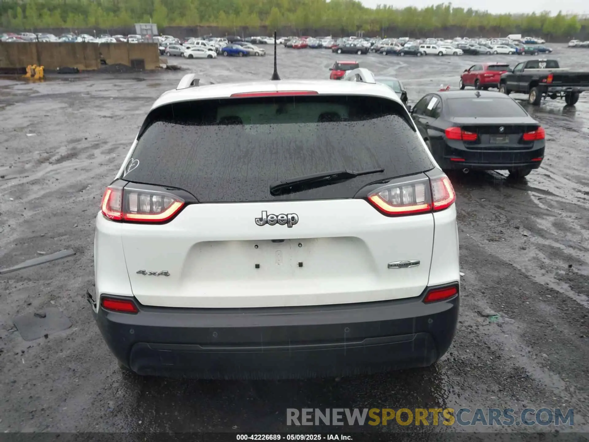 16 Photograph of a damaged car 1C4PJMLB0LD509566 JEEP CHEROKEE 2020