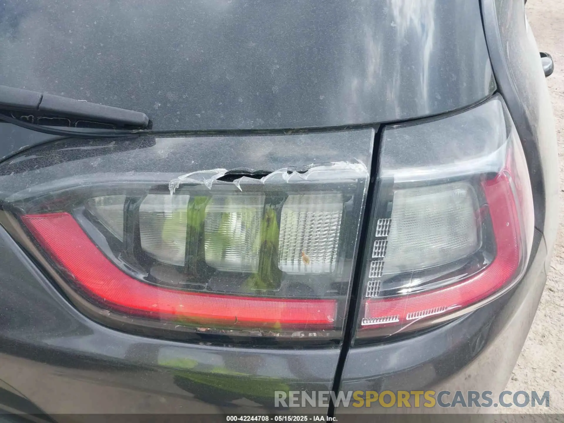 21 Photograph of a damaged car 1C4PJMLB0LD536976 JEEP CHEROKEE 2020