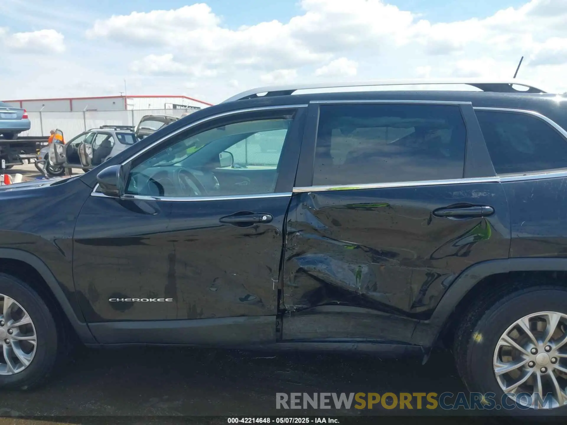 14 Photograph of a damaged car 1C4PJMLB0LD555687 JEEP CHEROKEE 2020
