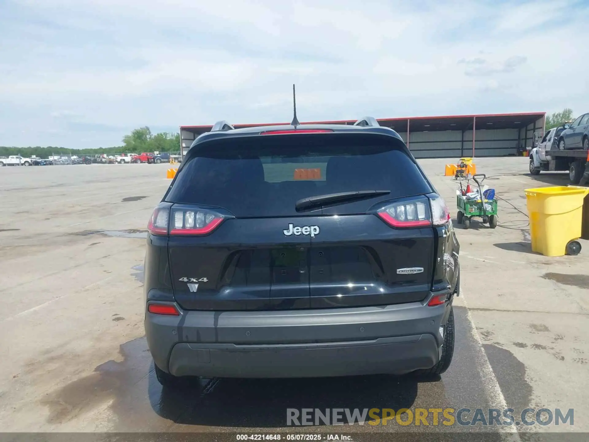 16 Photograph of a damaged car 1C4PJMLB0LD555687 JEEP CHEROKEE 2020