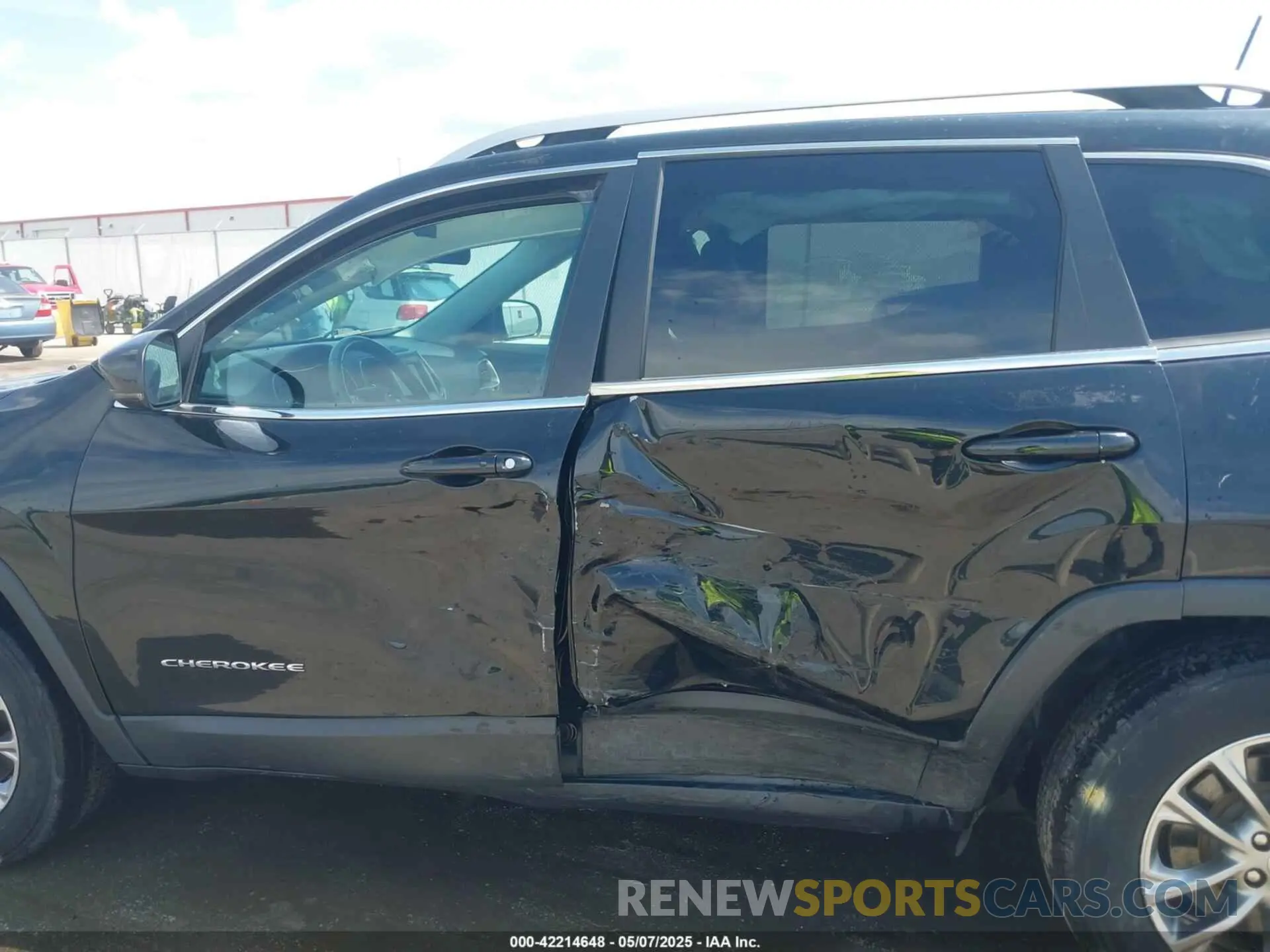 6 Photograph of a damaged car 1C4PJMLB0LD555687 JEEP CHEROKEE 2020