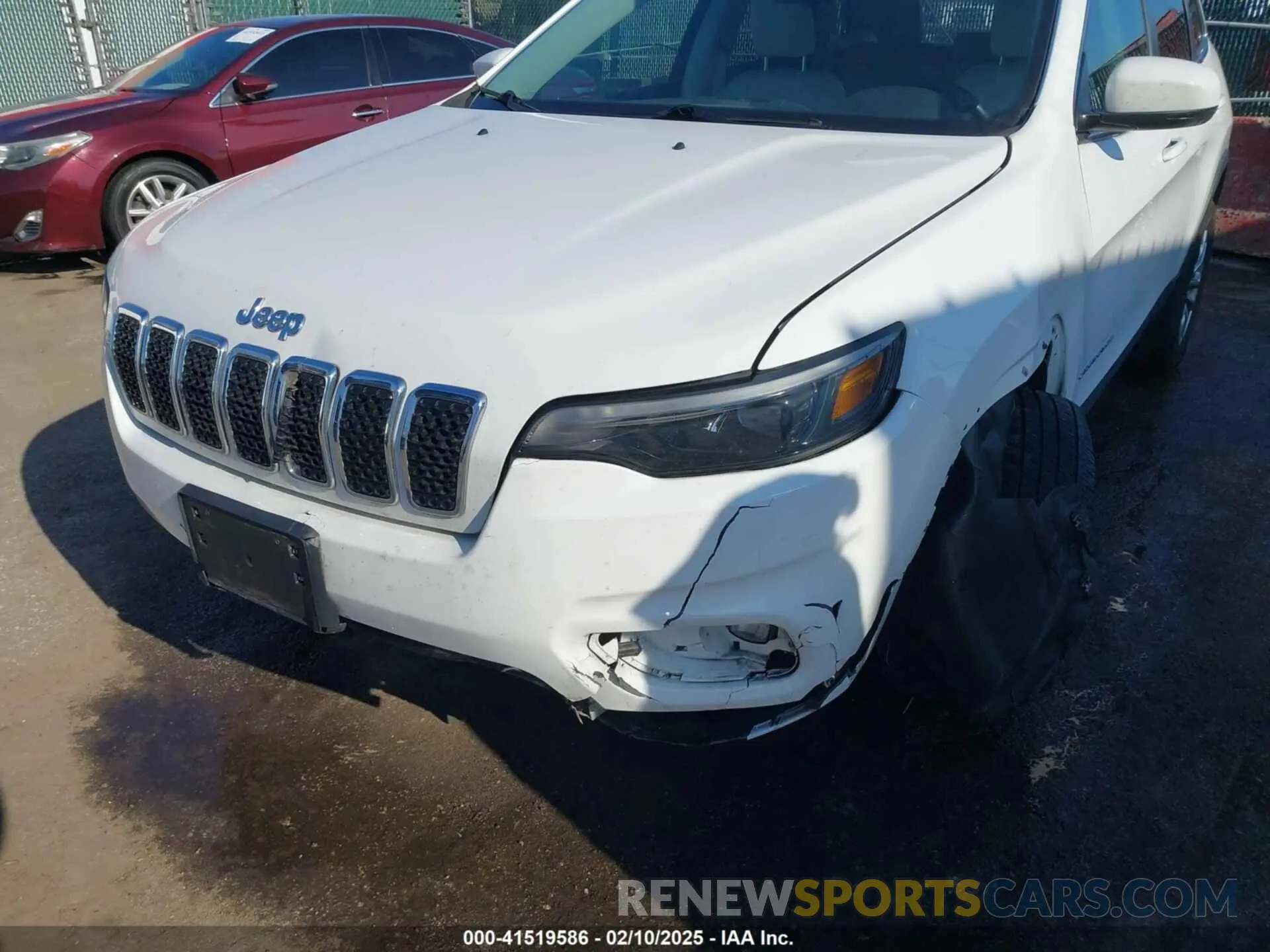 18 Photograph of a damaged car 1C4PJMLB0LD604032 JEEP CHEROKEE 2020